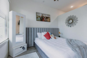 Private Luxury Loft In Montrose!!